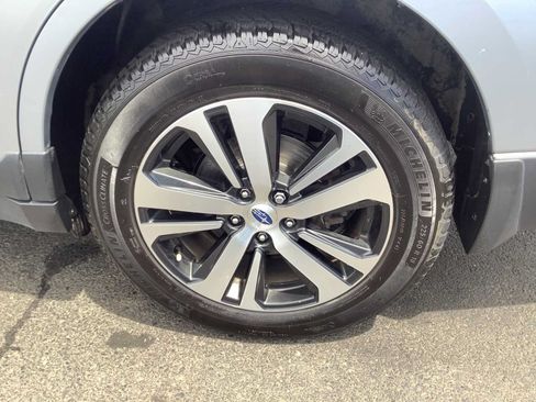 Used 2019 Subaru Outback 3.6R Limited AWD/4WD image 7