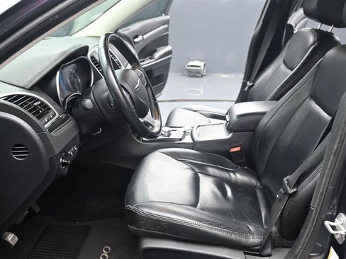 Used 2017 Chrysler 300 Limited w/ Value Package AWD/4WD image 12