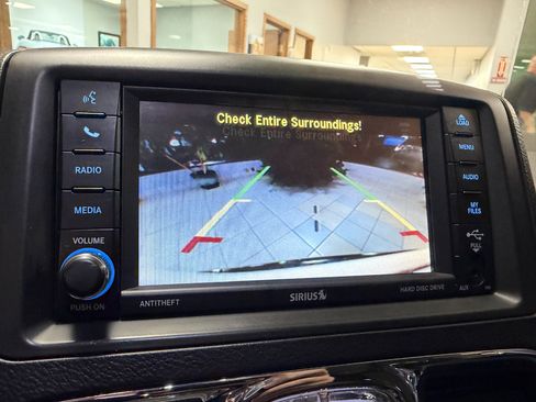 Used 2016 Chrysler Town & Country Touring-L image 43