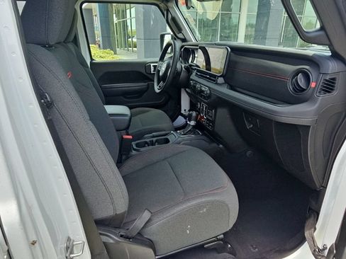 Used 2025 Jeep Wrangler Unlimited Rubicon AWD/4WD image 22