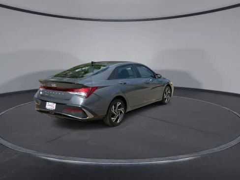 Used 2025 Hyundai Elantra Sport FWD image 4