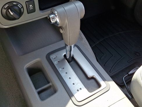 Used 2013 Nissan Frontier SV AWD/4WD image 15