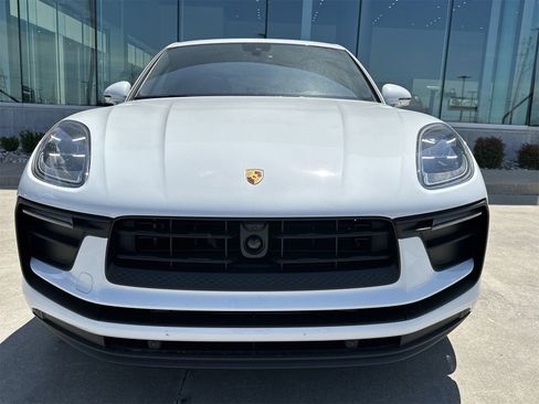 New 2025 Porsche Macan image 10