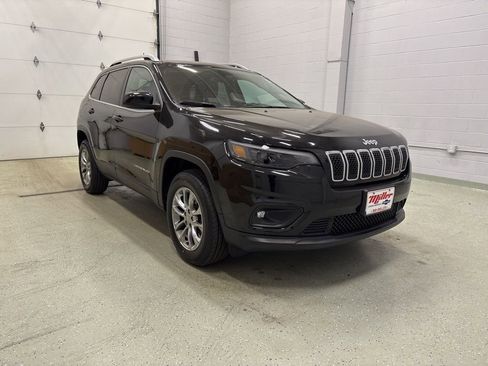 Used 2019 Jeep Cherokee Latitude Plus w/ Cold Weather Group image 2