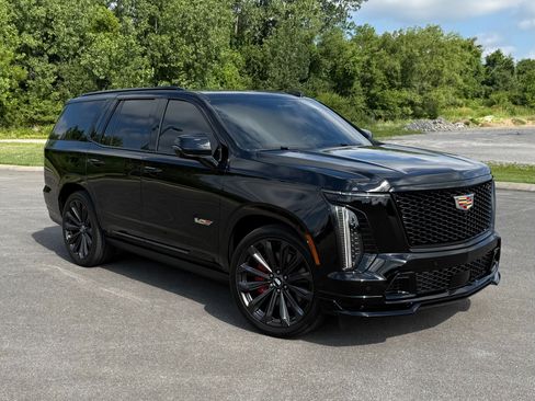Used 2025 Cadillac Escalade V AWD/4WD image 1