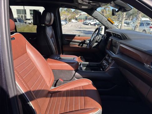 Used 2023 GMC Yukon Denali Ultimate image 17