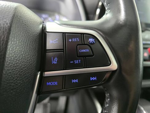 Used 2022 Toyota Highlander XLE AWD/4WD image 29