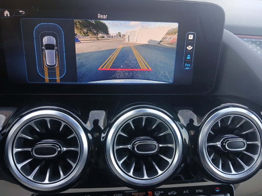 Used 2025 Mercedes-Benz GLA 250 image 9