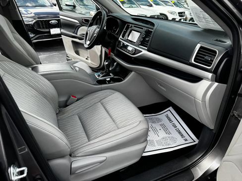 Used 2015 Toyota Highlander Plus AWD/4WD image 12
