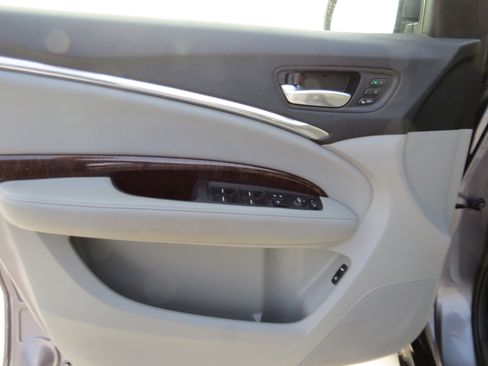 Used 2017 Acura MDX FWD image 17