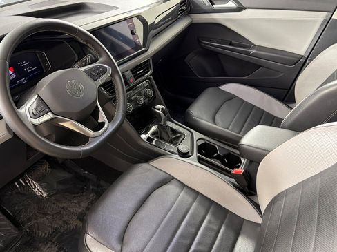 Used 2022 Volkswagen Taos SEL w/ Panoramic Sunroof Package image 9