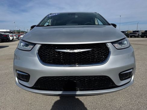 Used 2024 Chrysler Pacifica Touring-L image 10