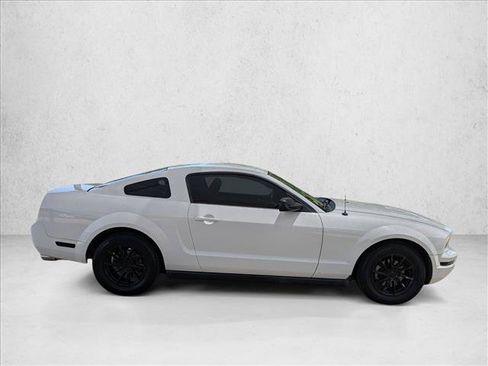 Used 2005 Ford Mustang Premium RWD image 4