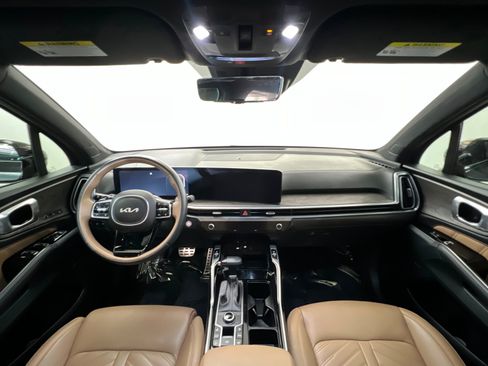 Used 2024 Kia Sorento SX Prestige w/ Olive Brown Leather Package image 10