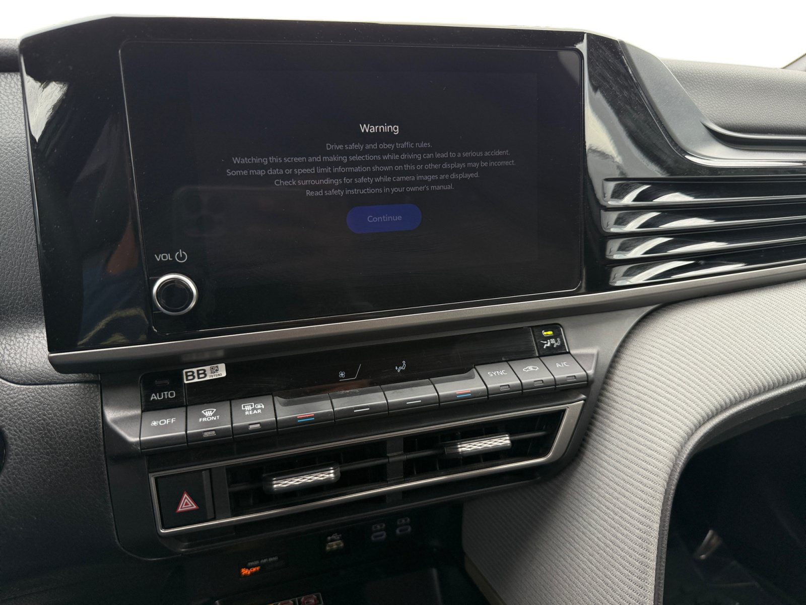 Used 2025 Toyota Camry SE FWD image 12