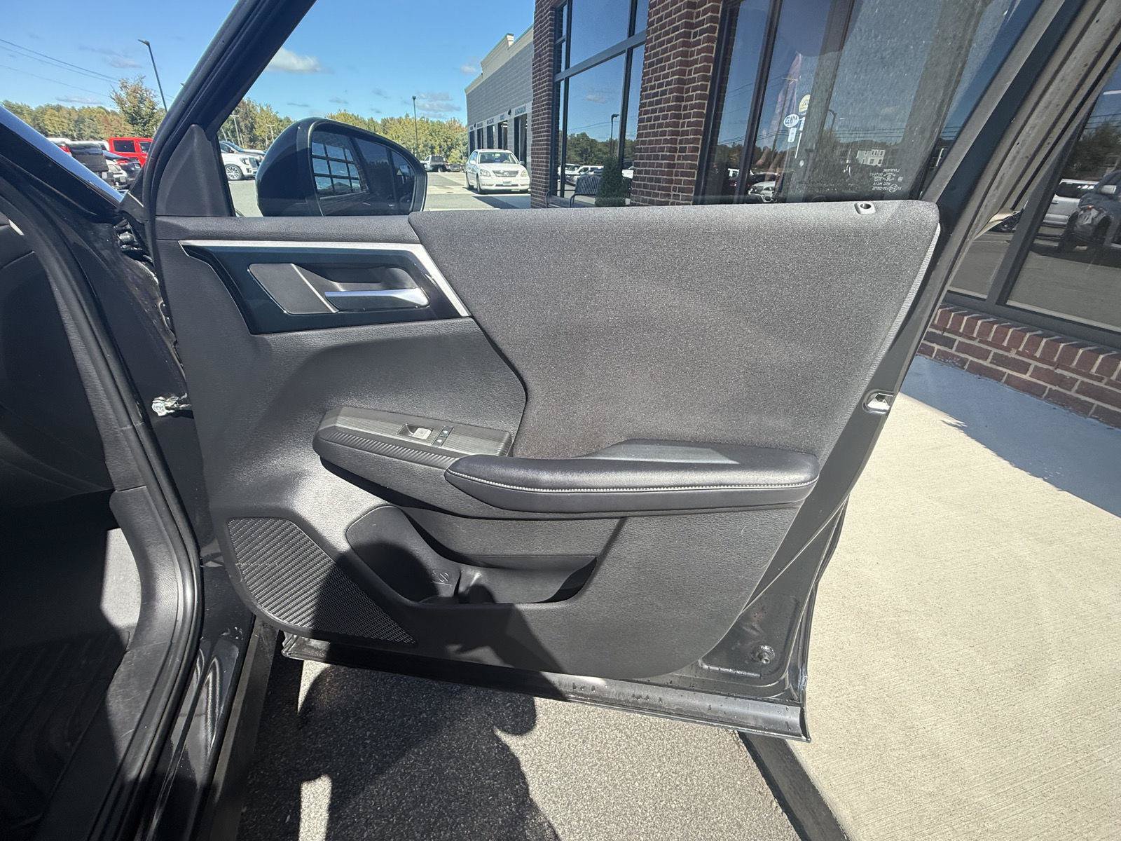 Used 2023 Mitsubishi Outlander ES FWD image 21