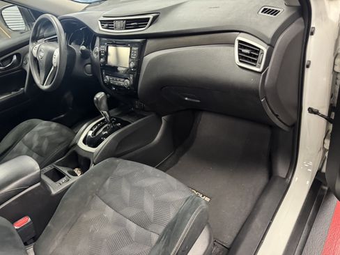 Used 2016 Nissan Rogue SV w/ SV Premium Package AWD/4WD image 11