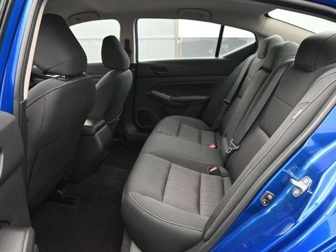 Used 2025 Nissan Altima 2.5 SV FWD image 8
