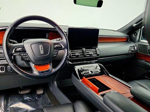 Used 2024 Lincoln Navigator Reserve image 12