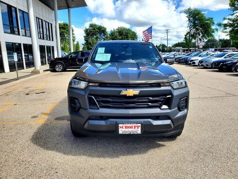 Used 2023 Chevrolet Colorado W/T RWD image 2