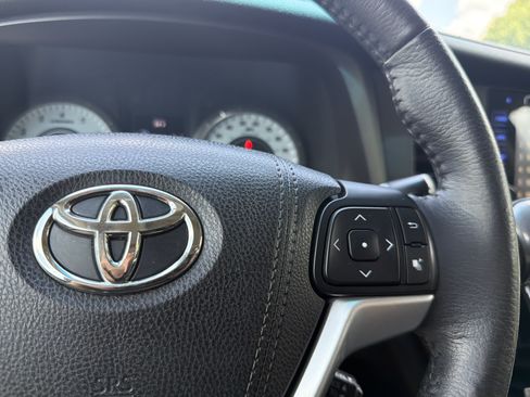 Used 2017 Toyota Sienna SE FWD image 10