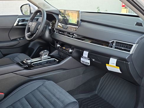 New 2026 Mitsubishi Outlander SE image 31