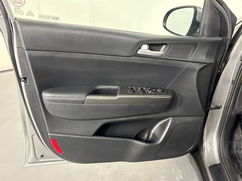 Used 2020 Kia Sportage LX image 25