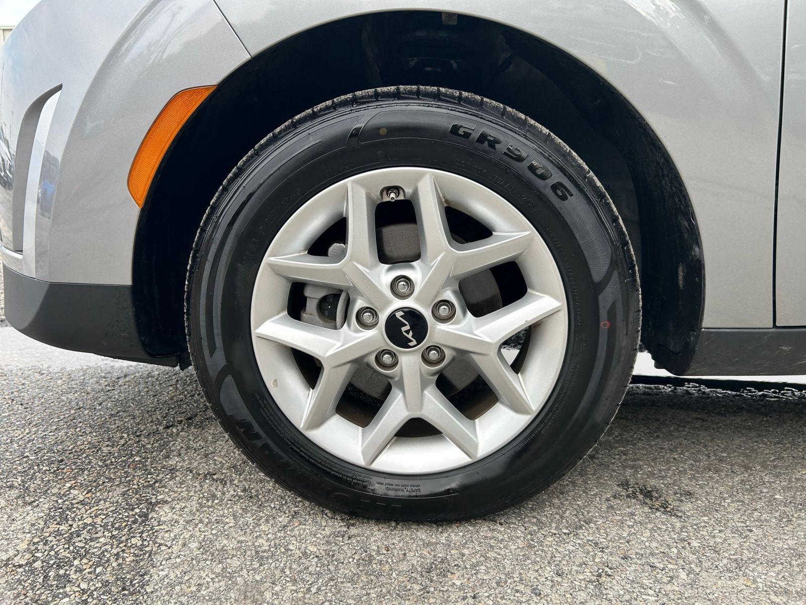 Used 2025 Kia Soul LX w/ LX Technology Package FWD image 24