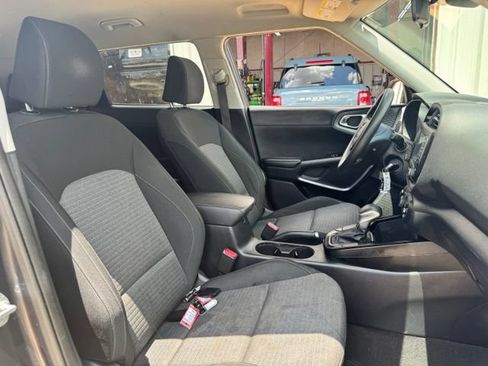 Used 2020 Kia Soul S FWD image 12