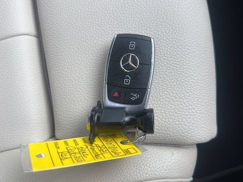 Used 2021 Mercedes-Benz GLB 250 w/ Premium Package image 24