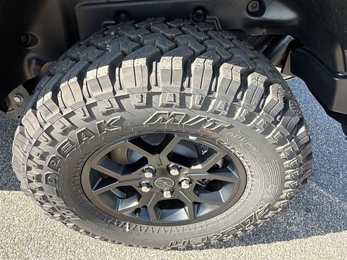 Used 2025 Jeep Wrangler Unlimited Sport AWD/4WD image 12