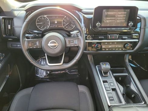 Used 2022 Nissan Pathfinder SV w/ SV Black Package image 4