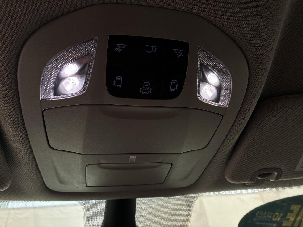 Used 2024 Chrysler Pacifica Limited FWD image 31