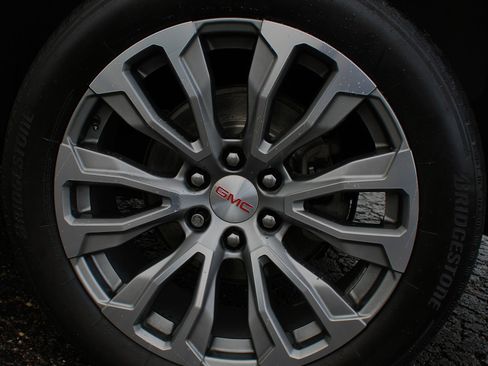 Used 2021 GMC Yukon Denali w/ Denali Premium Package image 11