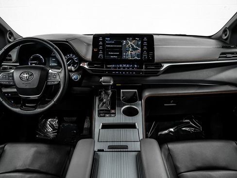 Used 2021 Toyota Sienna XSE image 22