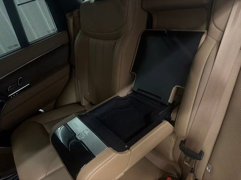 Certified 2025 Land Rover Range Rover SE AWD/4WD image 15