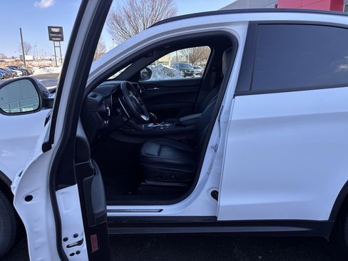 Used 2024 Alfa Romeo Stelvio Sprint image 13