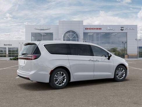 New 2027 Chrysler Pacifica Select AWD/4WD image 4