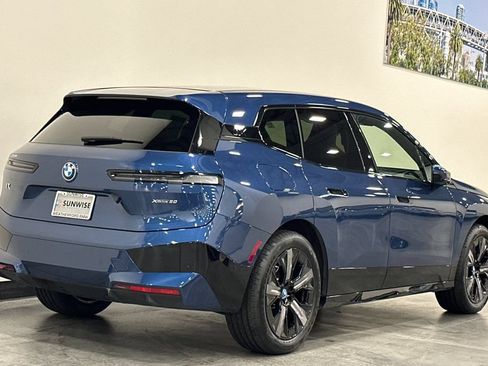 Used 2023 BMW iX xDrive50 w/ Sport Package AWD/4WD image 4