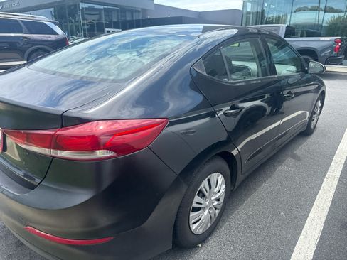 Used 2018 Hyundai Elantra SE FWD image 3