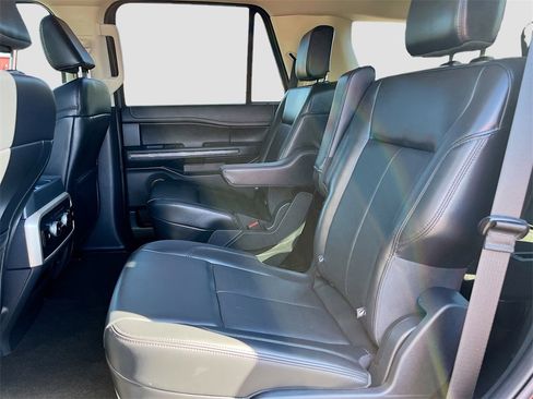 Used 2024 Ford Expedition XLT image 25