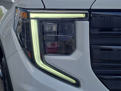 New 2025 GMC Sierra 1500 Elevation image 10