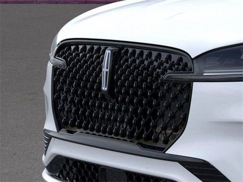 New 2025 Lincoln Aviator Black Label w/ Jet Appearance Package image 17
