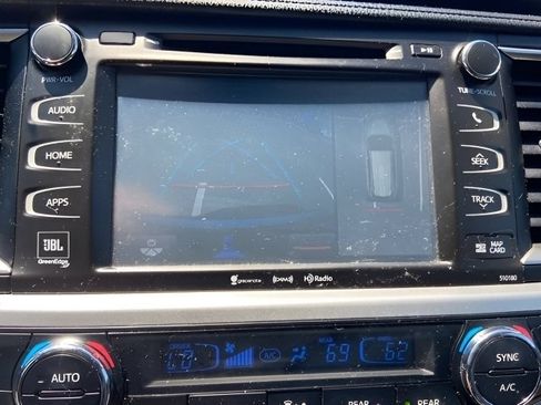 Used 2017 Toyota Highlander Limited Platinum AWD/4WD image 24