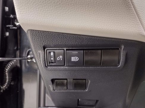 Used 2024 Toyota Corolla Cross L image 20