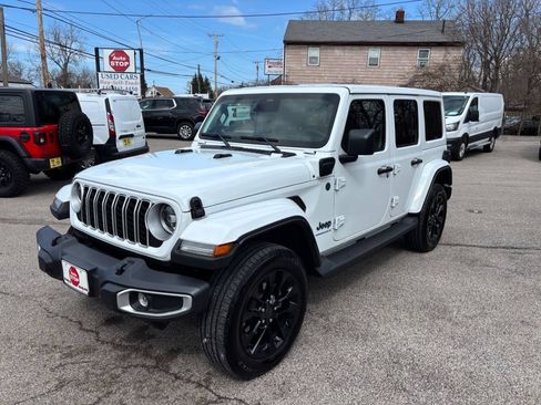 Used 2025 Jeep Wrangler Unlimited Sahara w/ Safety Group AWD/4WD image 7