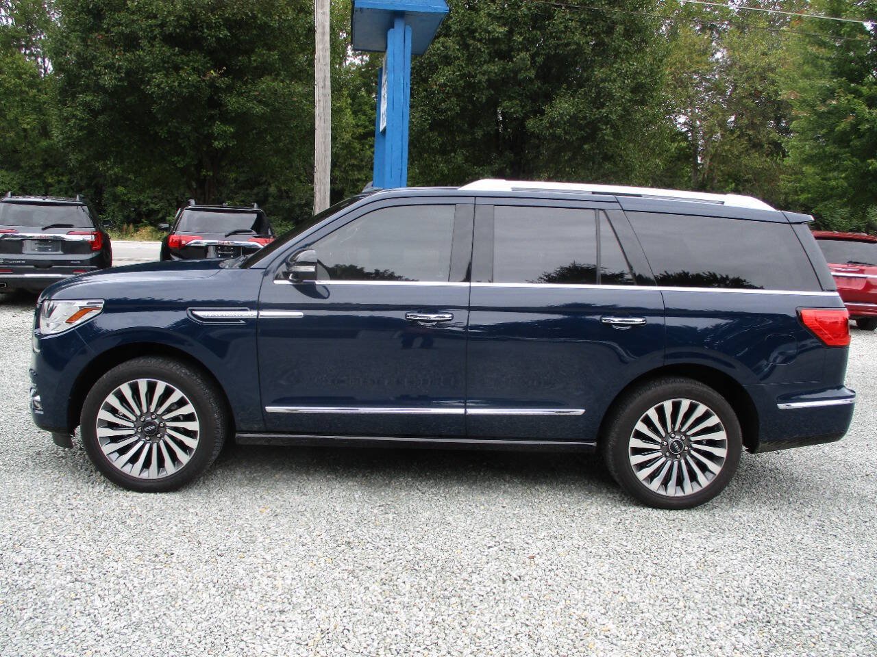Used 2018 Lincoln Navigator Reserve w/ Technology Package AWD/4WD image 2