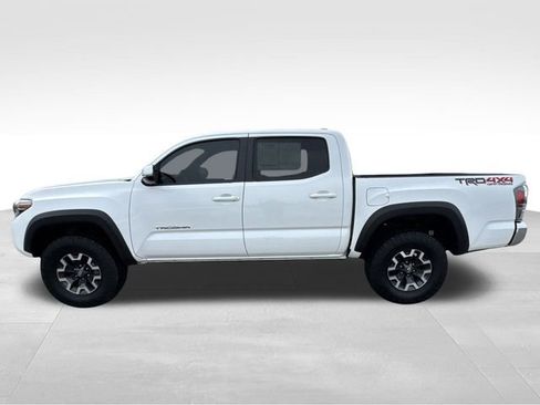 Used 2023 Toyota Tacoma TRD Off-Road image 2