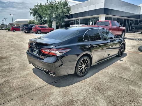 Used 2021 Toyota Camry SE w/ Convenience Package FWD image 11