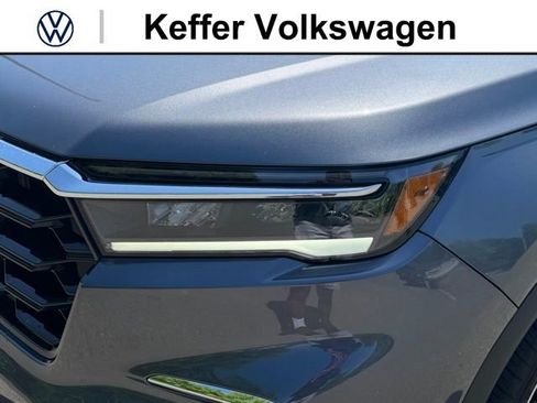 Used 2025 Honda Pilot Touring image 9
